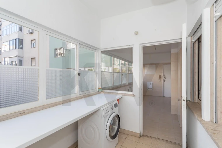 Apartamento T5 para Arrendamento em Santo António Foto 31