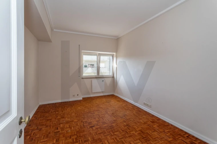 Apartamento T5 para Arrendamento em Santo António Foto 16