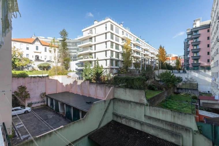 Apartamento T5 para Arrendamento em Santo António Foto 32