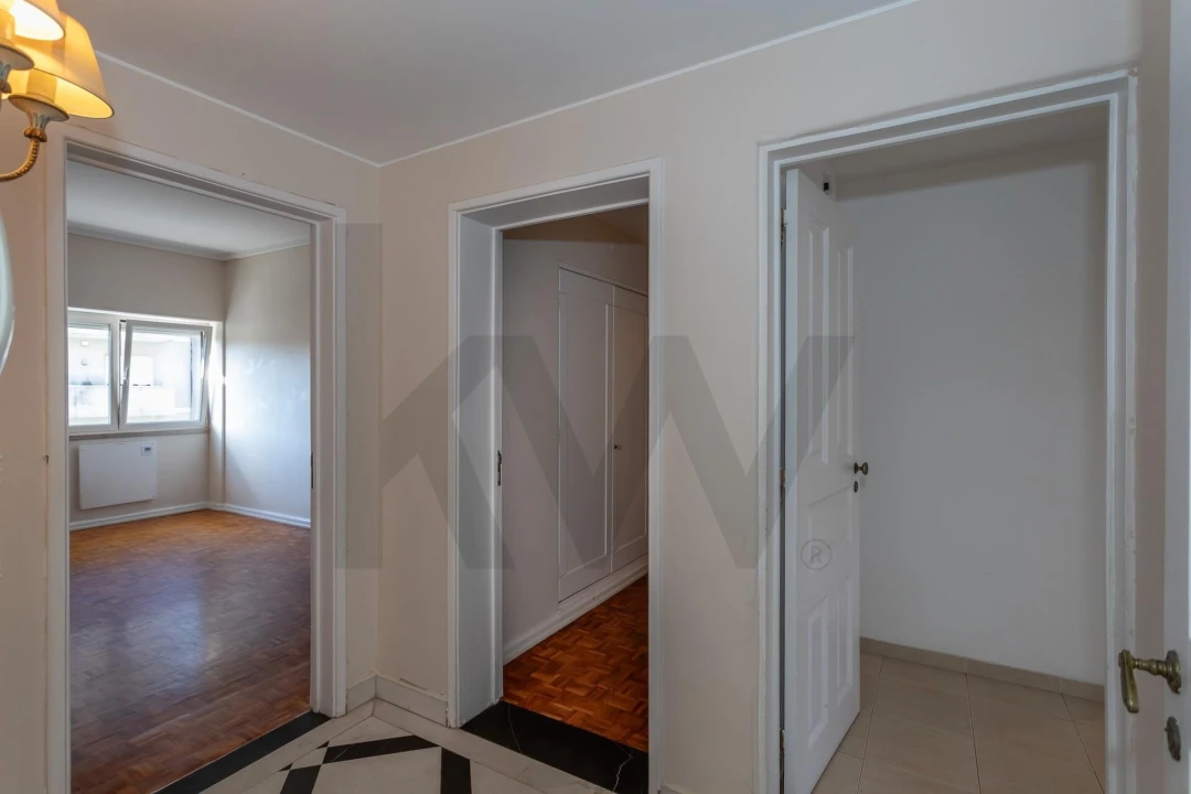 Apartamento T5 para Arrendamento em Santo António Foto 15