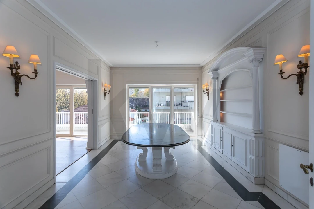 Apartamento T5 para Arrendamento em Santo António Foto 10