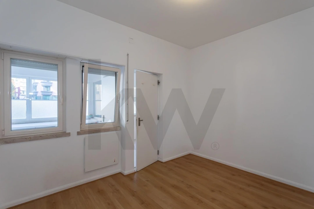 Apartamento T5 para Arrendamento em Santo António Foto 29