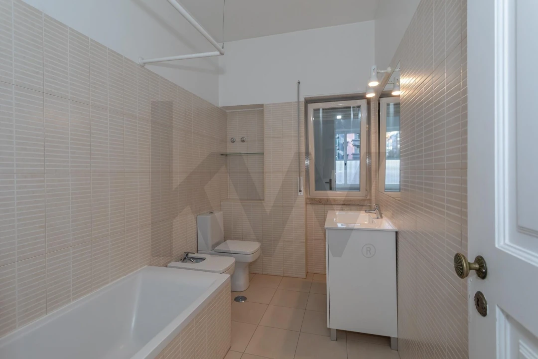 Apartamento T5 para Arrendamento em Santo António Foto 25