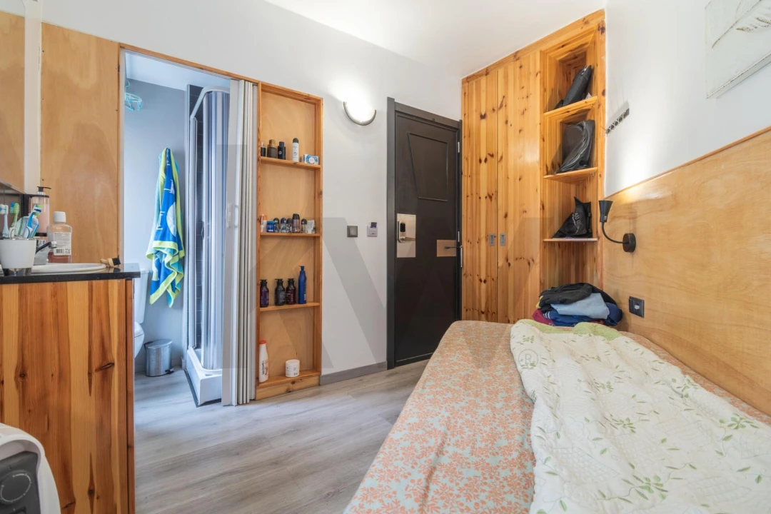 Apartamento T6 para Venda em Venteira Foto 4