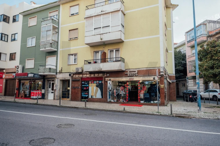 Apartamento T6 para Venda em Venteira Foto 27