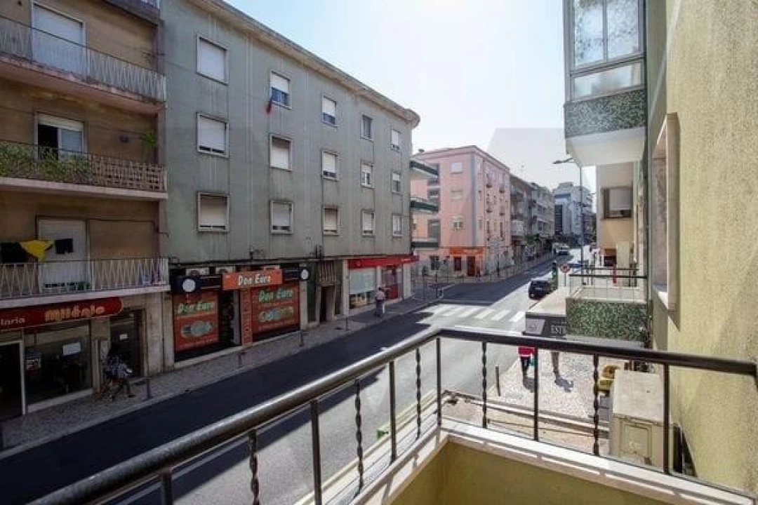 Apartamento T6 para Venda em Venteira Foto 21