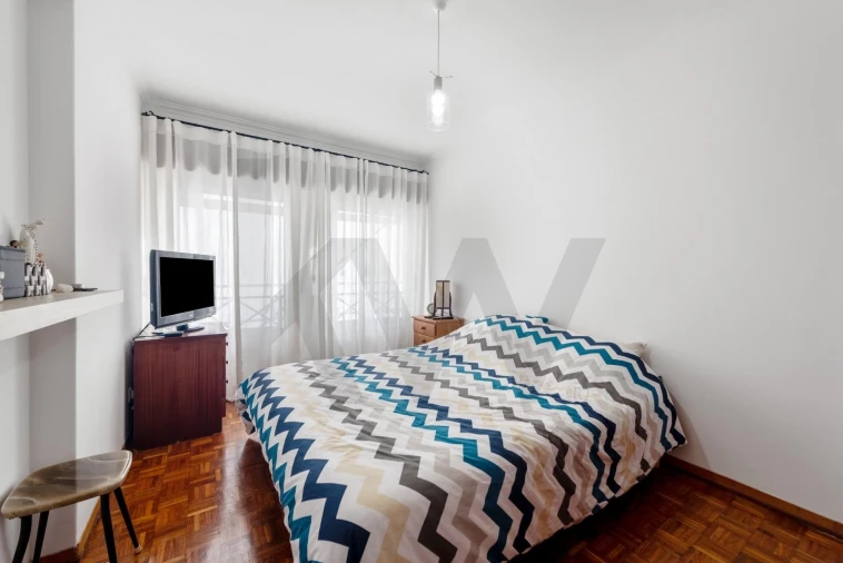 Apartamento T2 para Venda em Rio de Mouro Foto 11