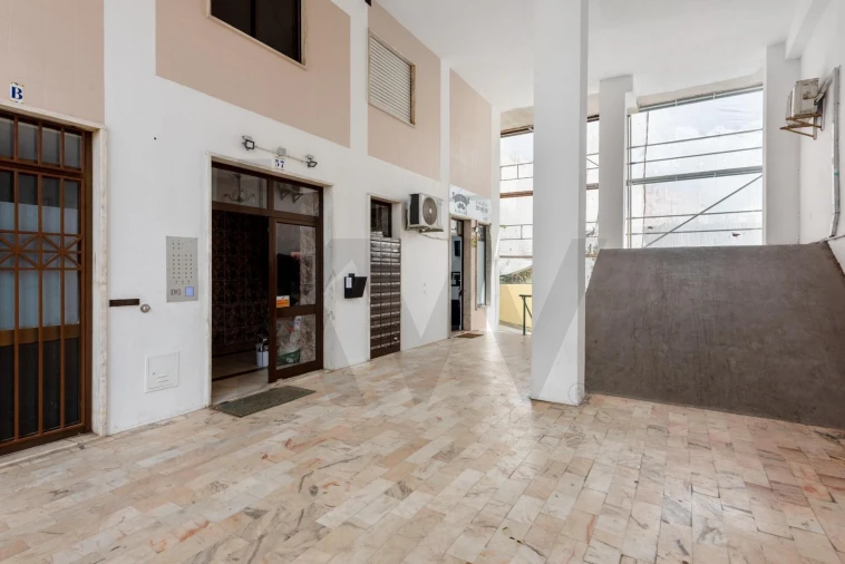 Apartamento T2 para Venda em Rio de Mouro Foto 3