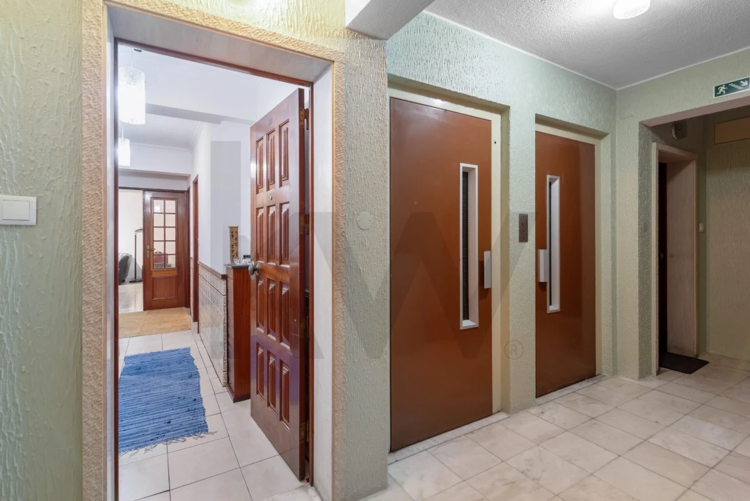 Apartamento T2 para Venda em Rio de Mouro Foto 17