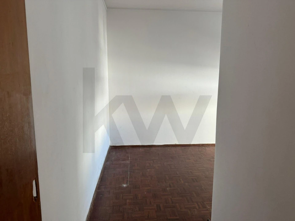 Apartamento T4 para Venda em Portimão Foto 12