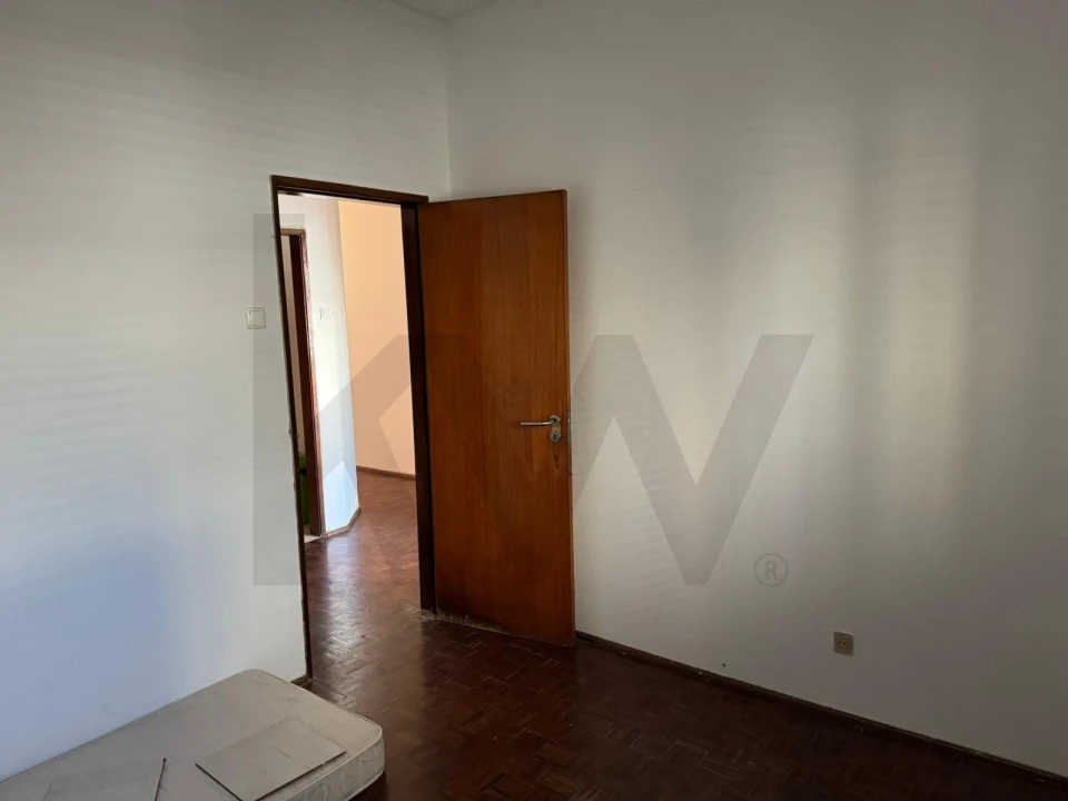 Apartamento T4 para Venda em Portimão Foto 10