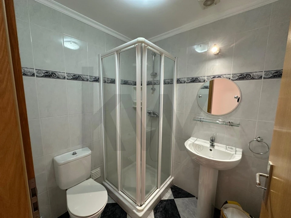 Apartamento T2 para Venda em Caniço Foto 13