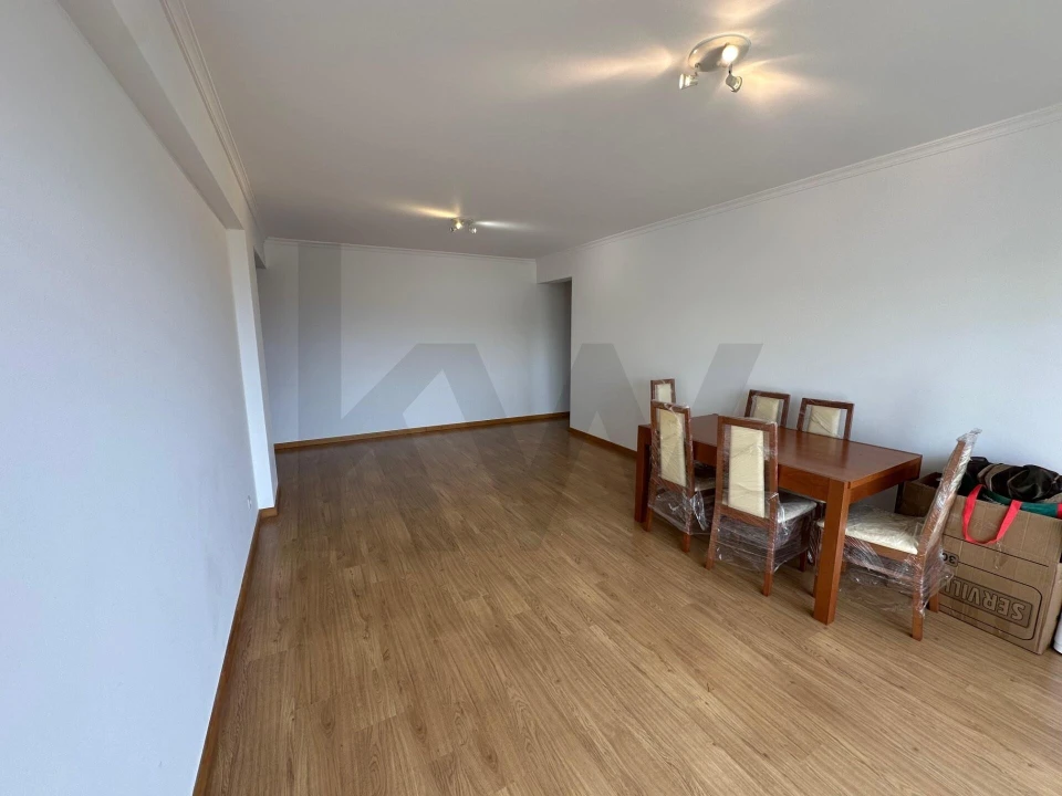 Apartamento T2 para Venda em Caniço Foto 5