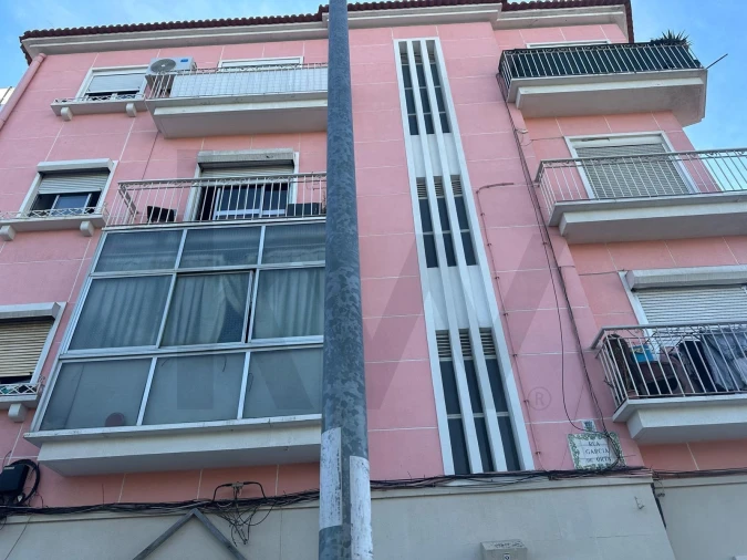 Apartamento T2 para Venda em Alfragide Foto 1