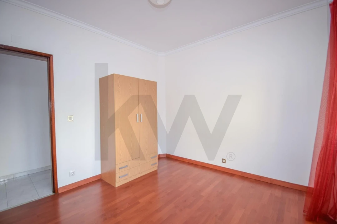 Apartamento T2 para Arrendamento em Carcavelos e Parede Foto 2