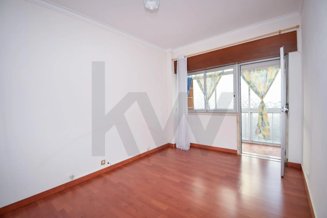 Apartamento T2 para Arrendamento em Carcavelos e Parede Foto 5