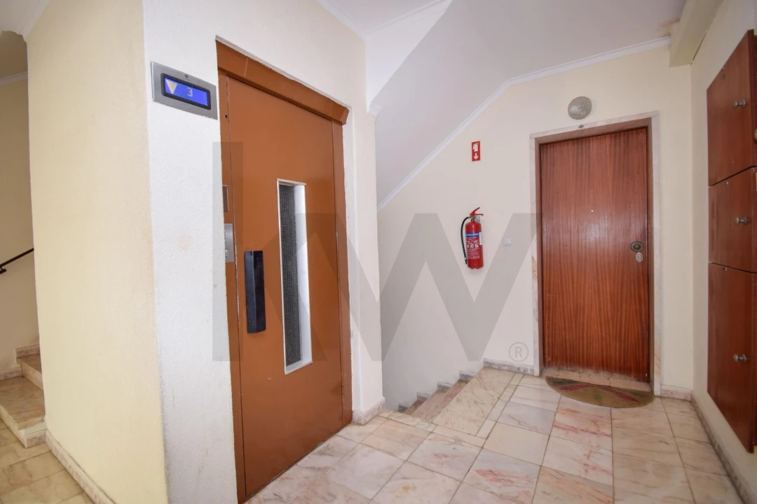 Apartamento T2 para Arrendamento em Carcavelos e Parede Foto 19
