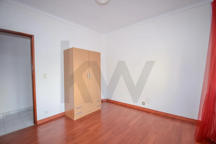 Apartamento T2 para Arrendamento em Carcavelos e Parede Foto 2