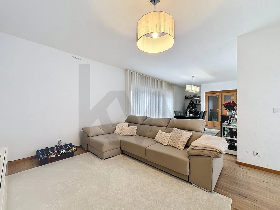 Apartamento T3 para Venda em Oliveira do Douro Foto 3