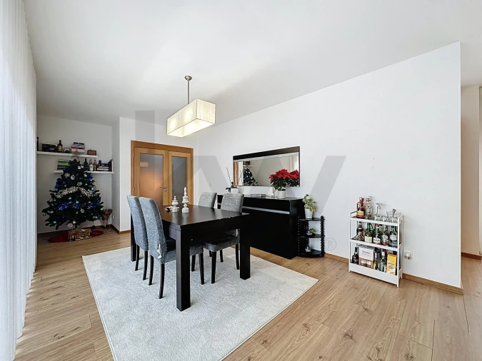 Apartamento T3 para Venda em Oliveira do Douro Foto 2