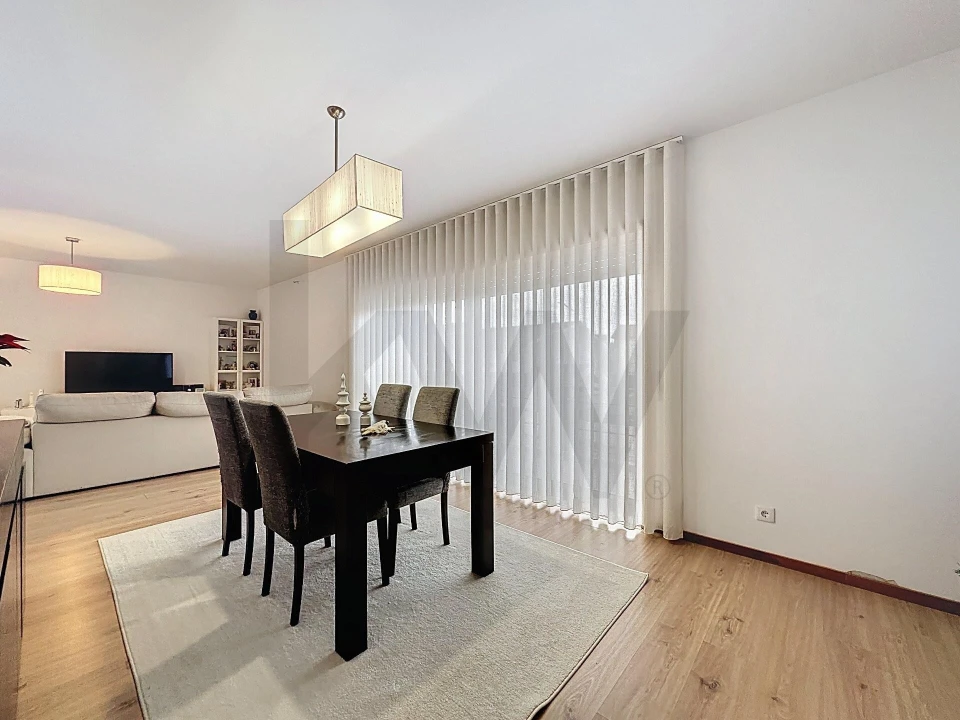 Apartamento T3 para Venda em Oliveira do Douro Foto 1