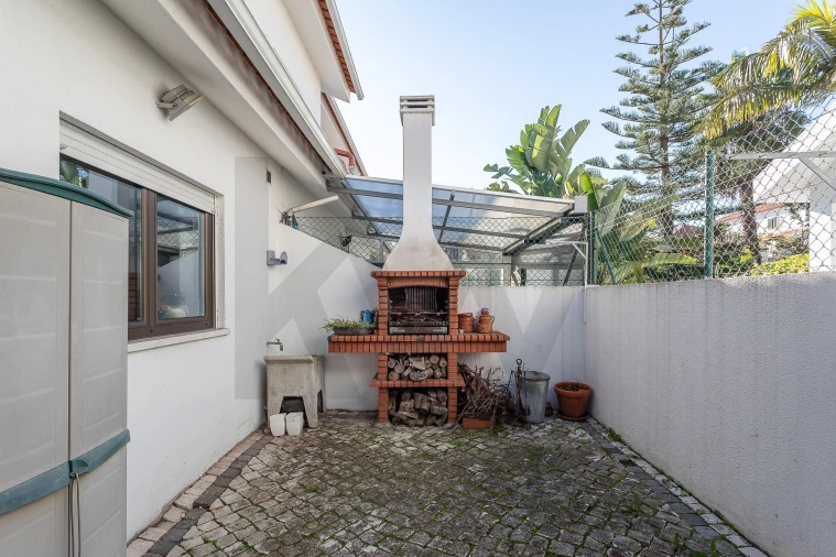 Moradia T4 para Venda em Olivais Foto 16