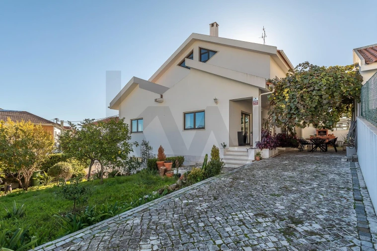 Moradia T4 para Venda em Olivais Foto 9