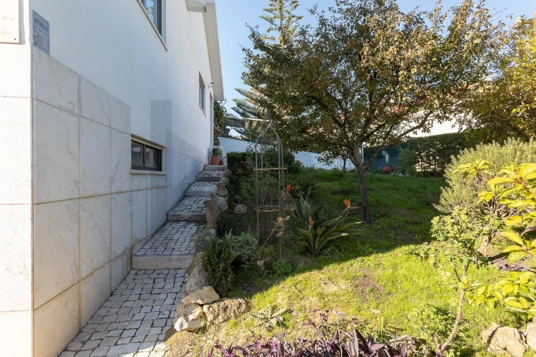 Moradia T4 para Venda em Olivais Foto 8