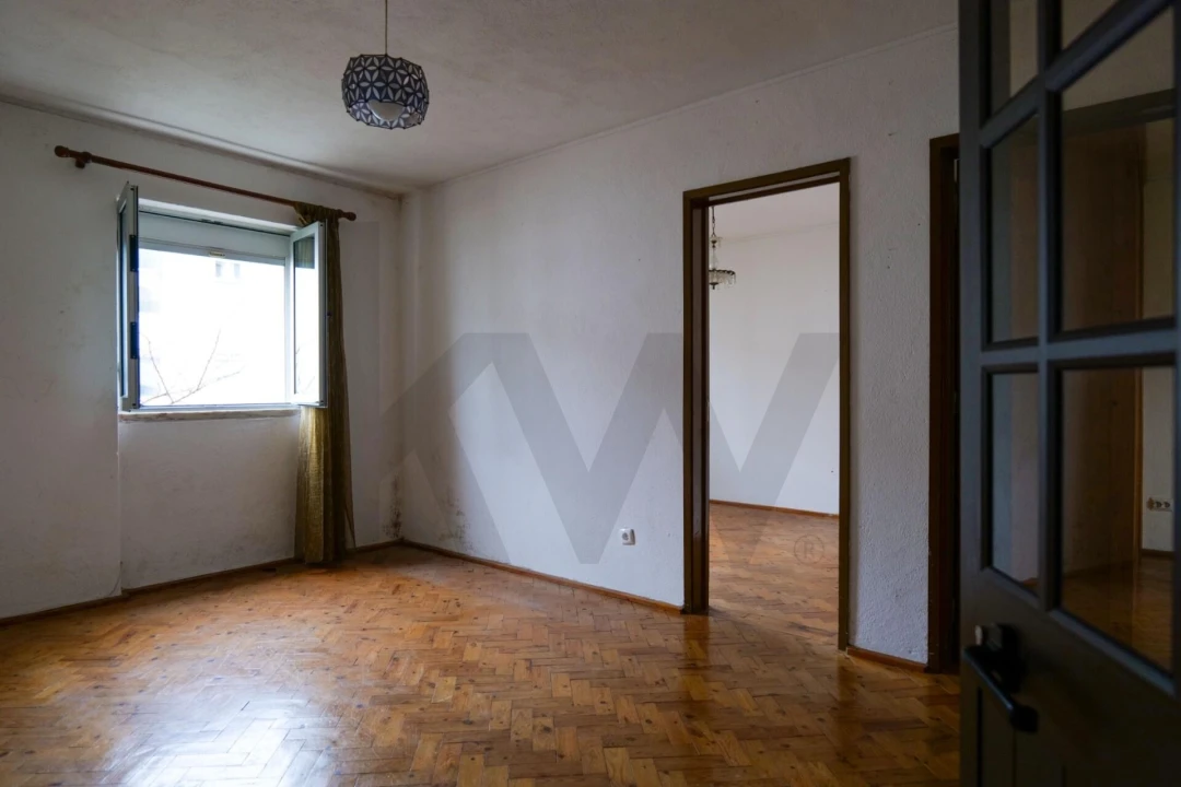 Apartamento T2 para Venda em Santo Antonio dos Olivais Foto 3