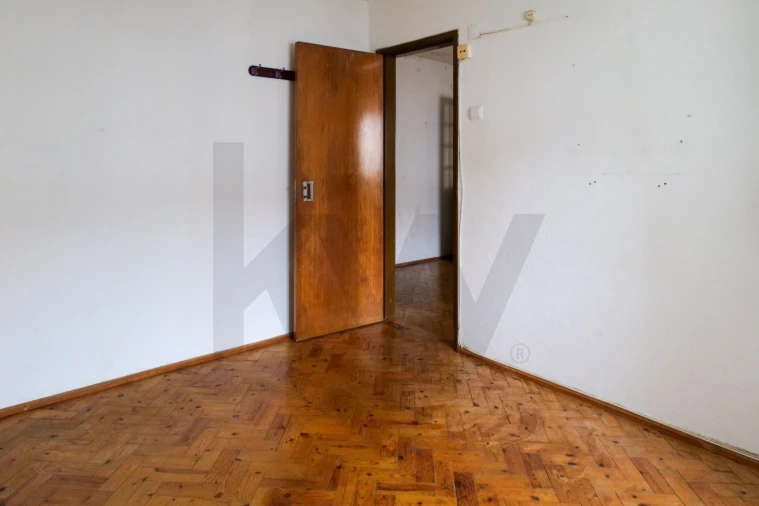 Apartamento T2 para Venda em Santo Antonio dos Olivais Foto 9