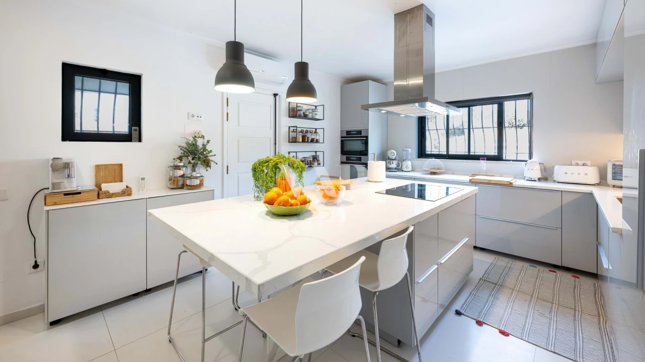 Moradia T4 para Venda em Quarteira Foto 4