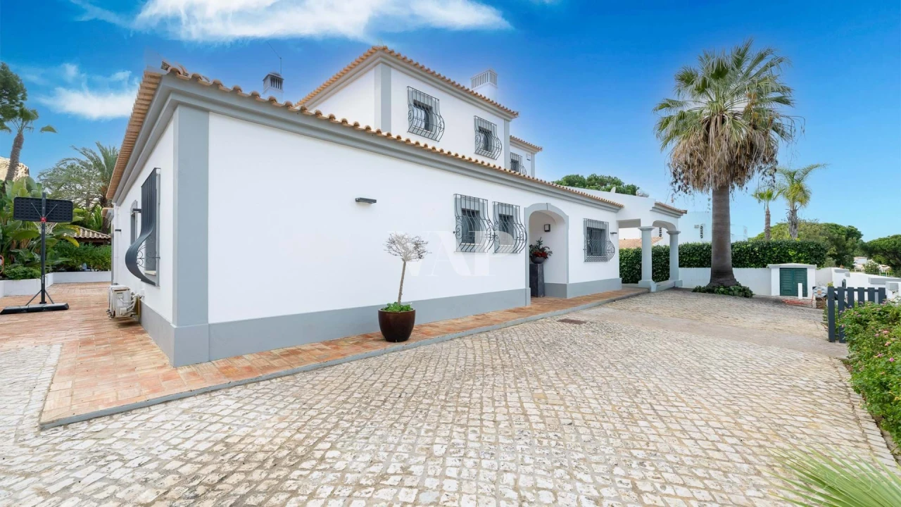 Moradia T4 para Venda em Quarteira Foto 33