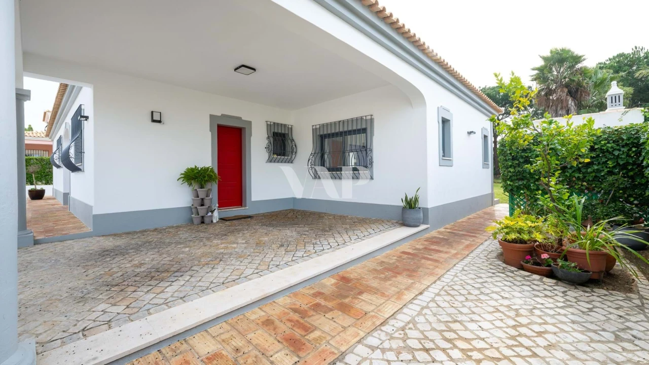 Moradia T4 para Venda em Quarteira Foto 34