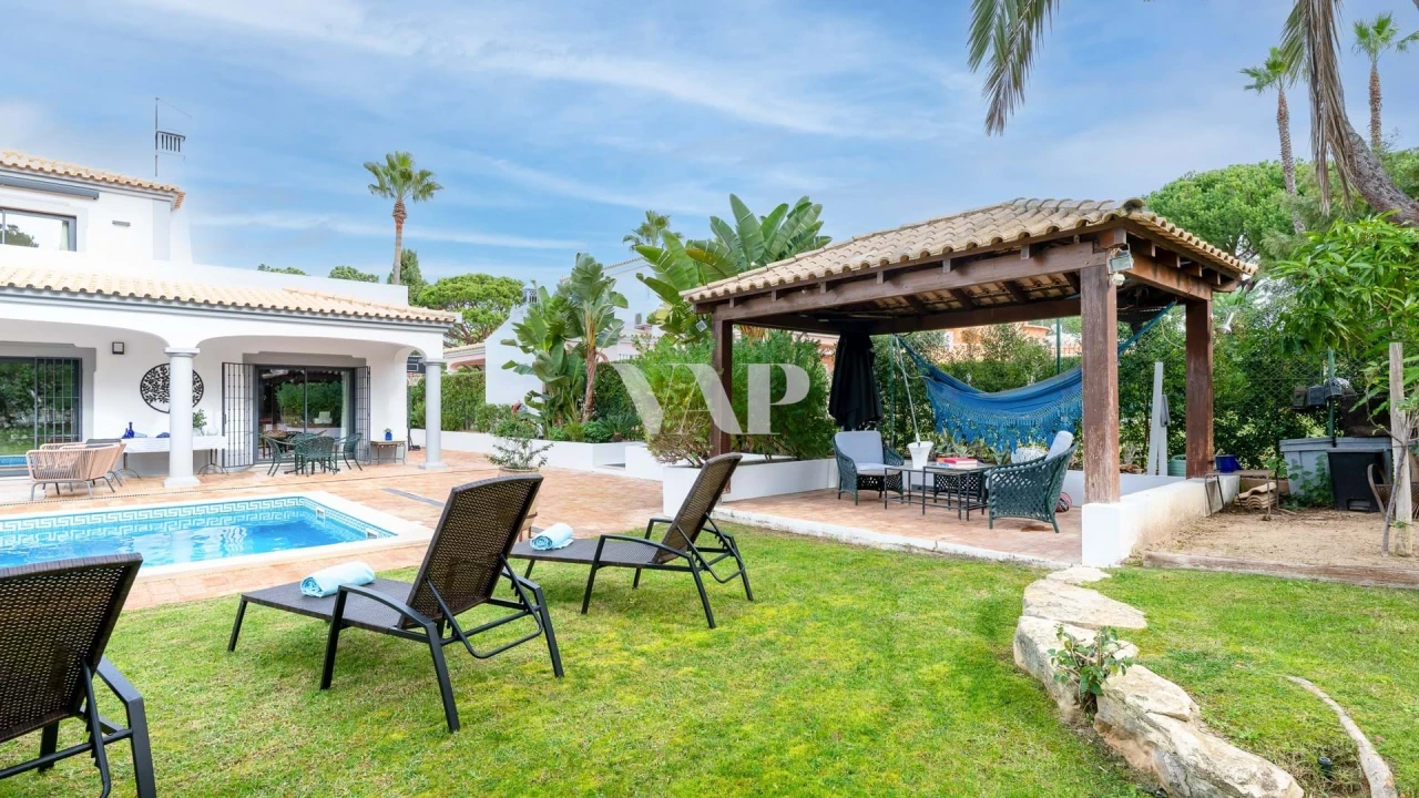 Moradia T4 para Venda em Quarteira Foto 7