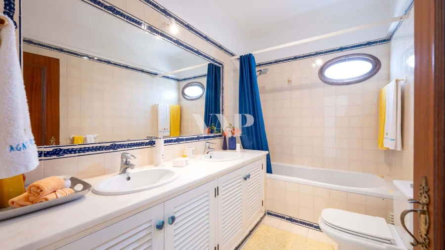 Moradia T4 para Venda em Quarteira Foto 24