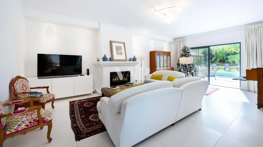 Moradia T4 para Venda em Quarteira Foto 2