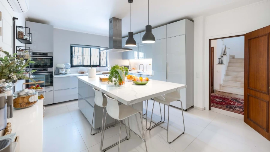 Moradia T4 para Venda em Quarteira Foto 14