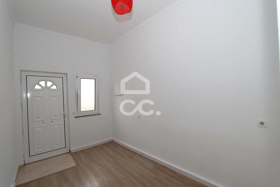 Apartamento T1 para Arrendamento em São Silvestre Foto 11