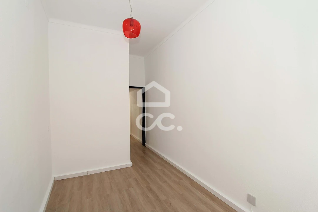 Apartamento T1 para Arrendamento em São Silvestre Foto 8