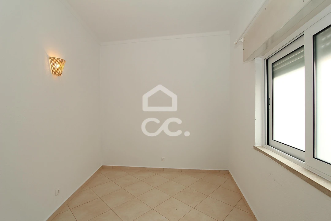 Apartamento T1 para Arrendamento em São Silvestre Foto 4