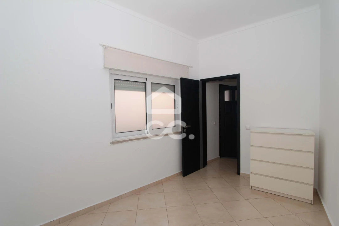 Apartamento T1 para Arrendamento em São Silvestre Foto 5