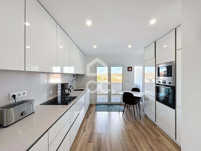 Apartamento T4 para Venda em Bombarral e Vale Covo Foto 11