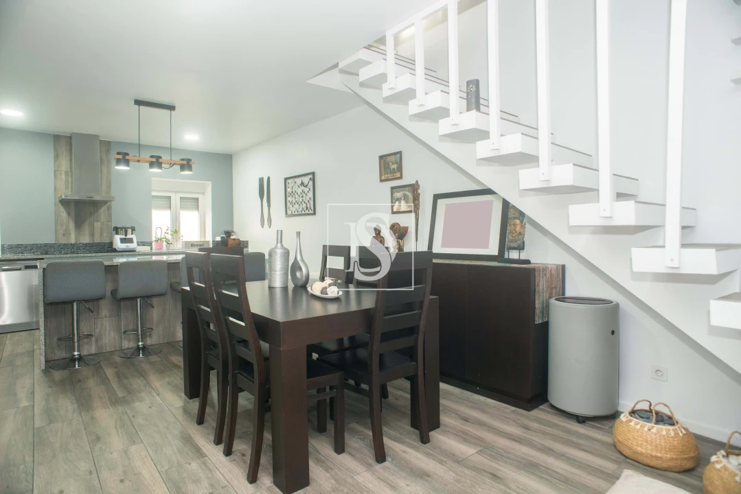 Moradia T3 para Venda em Madalena Foto 38