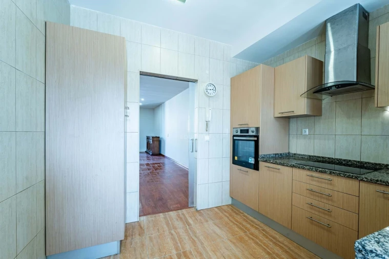 Moradia T3 para Arrendamento em Paranhos Foto 13