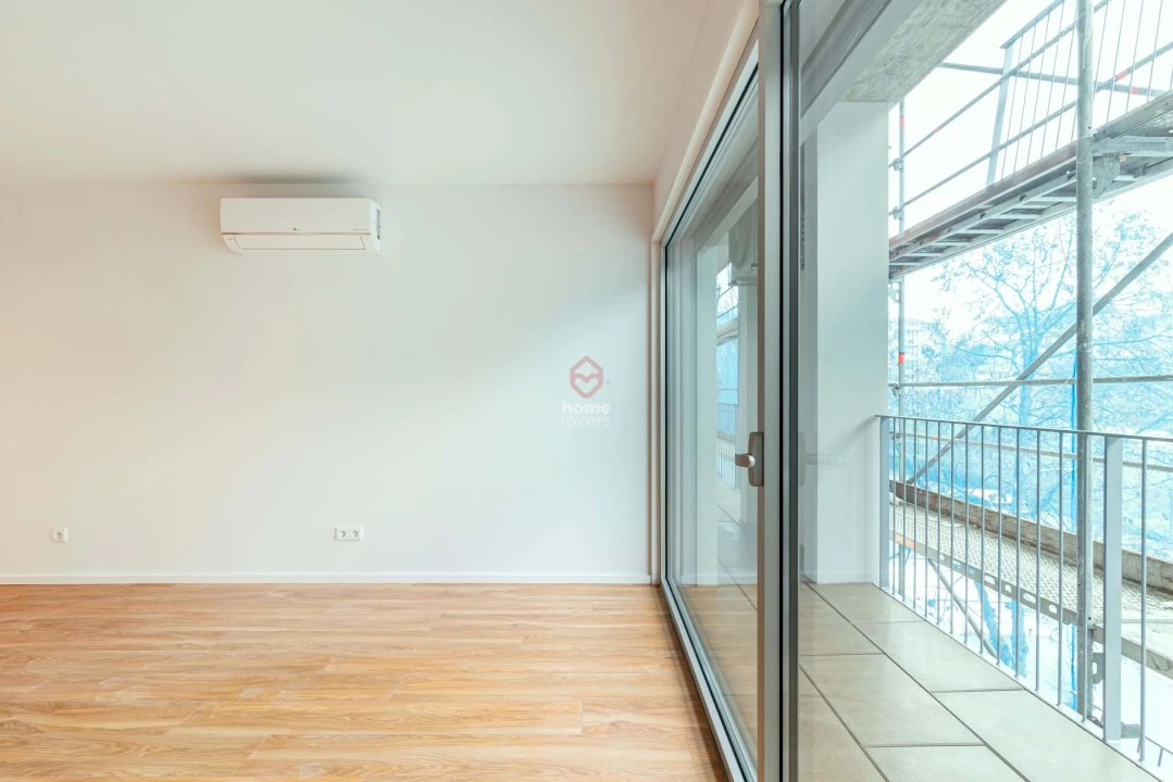 Apartamento T2 para Venda em Campanhã Foto 5