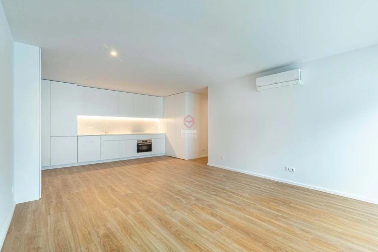 Apartamento T2 para Venda em Campanhã Foto 2
