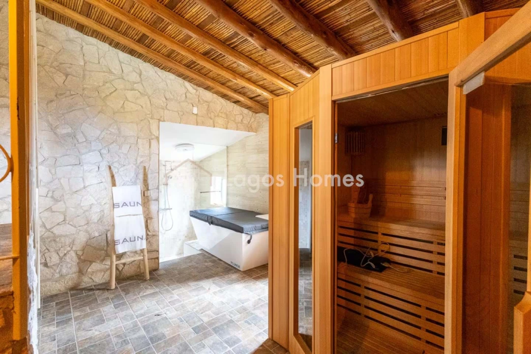 Moradia T7 para Venda em Mexilhoeira Grande Foto 34