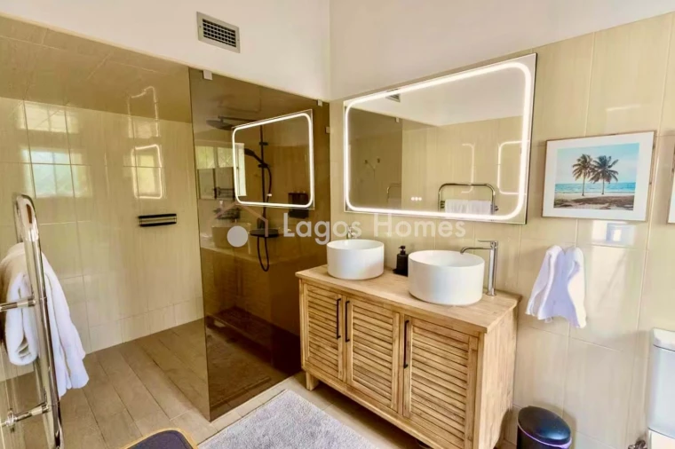 Moradia T7 para Venda em Mexilhoeira Grande Foto 13