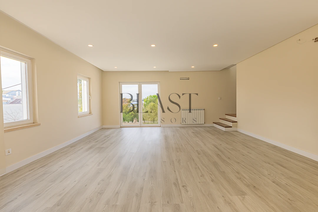 Moradia T5 para Venda em Charneca de Caparica e Sobreda Foto 14