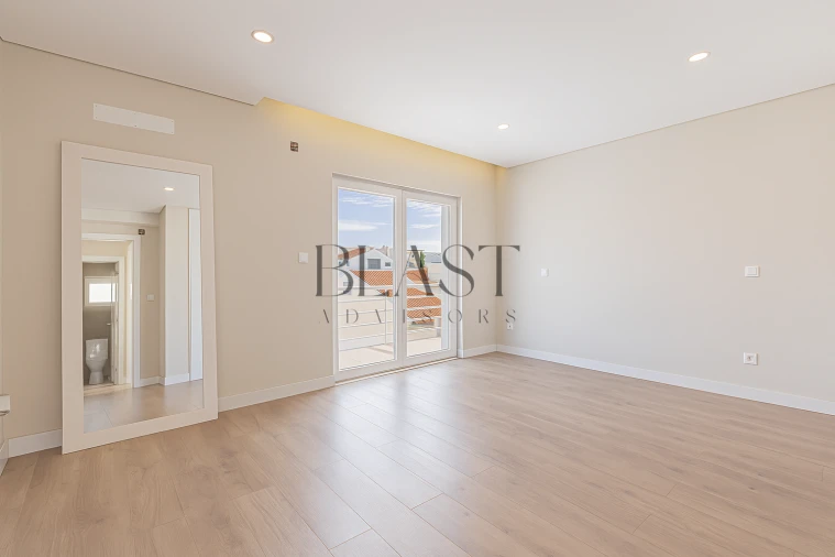 Moradia T5 para Venda em Charneca de Caparica e Sobreda Foto 29